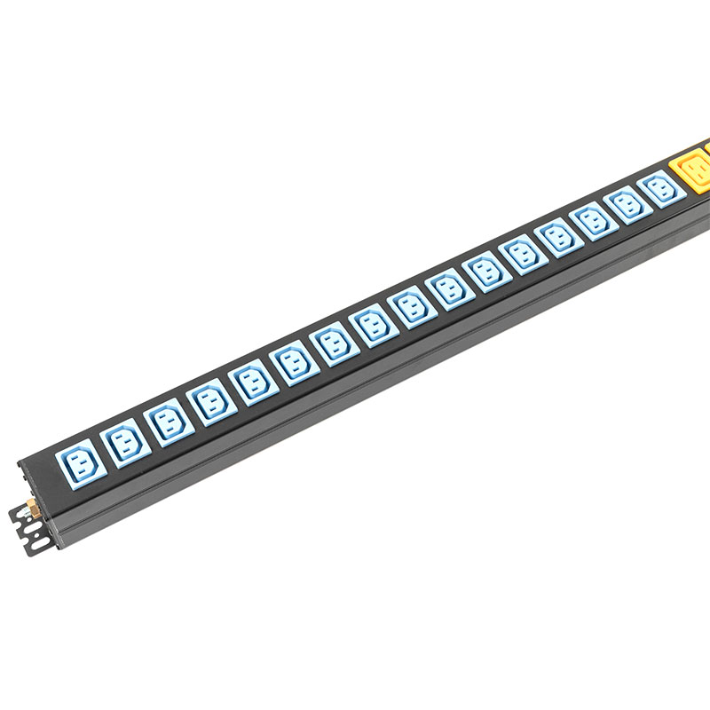 24-lähtö C13x16 C19x8 Pysty digitaalinen virtajännitemittarin katkaisija SPD Switched Rack Pdu