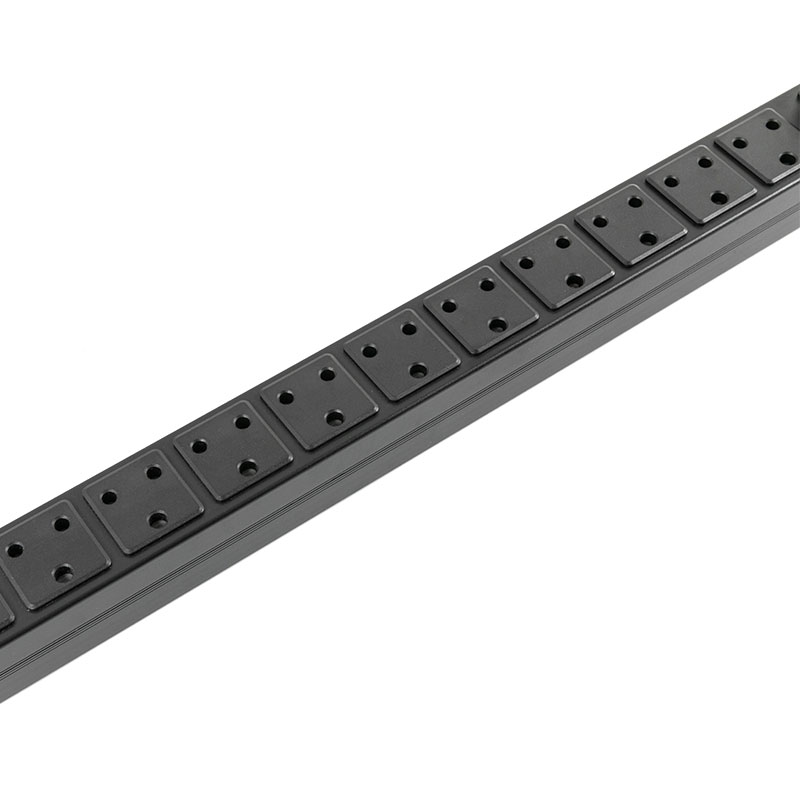 18-Outlet Etelä-Afrikka Vertical Surge Protection Breaker Switched Rack Pdu